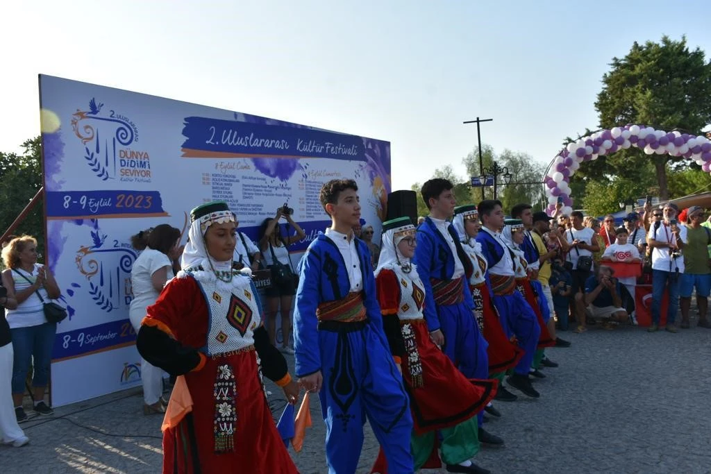 “Dünya Didim’i Seviyor” festivali renkli görüntülere sahne oldu