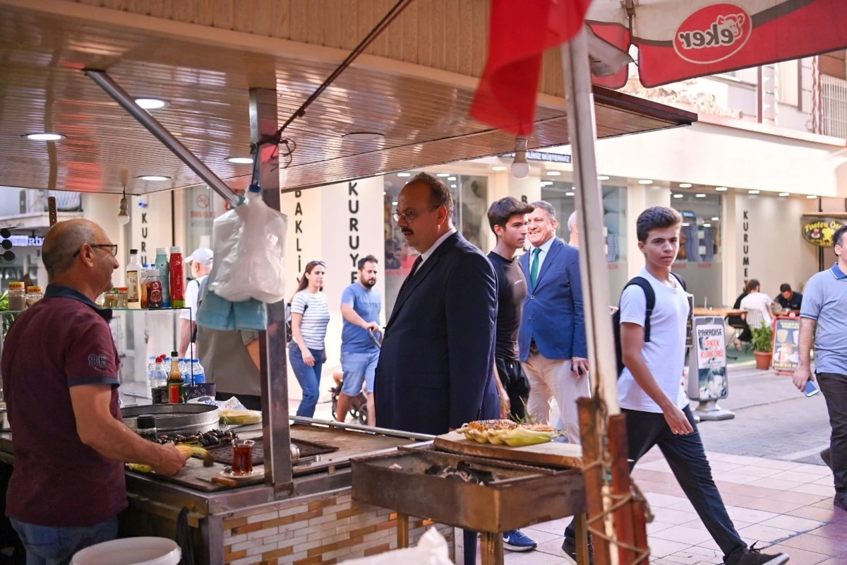 Vali Canbolat, çarşı esnafıyla bir araya geldi