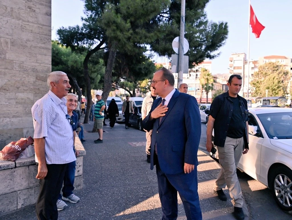 Vali Canbolat, çarşı esnafıyla bir araya geldi