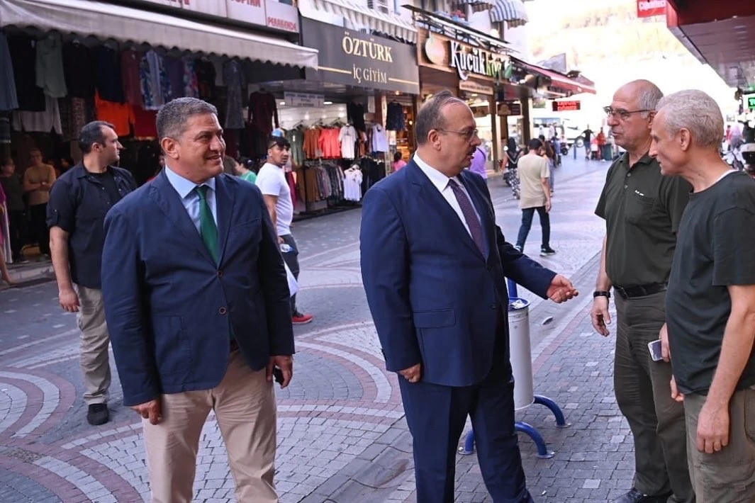 Vali Canbolat, çarşı esnafıyla bir araya geldi