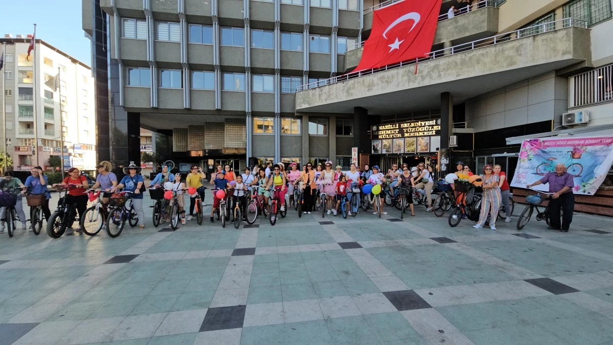 Nazilli’de parfüm kokulu bisikletler caddeleri renklendirdi