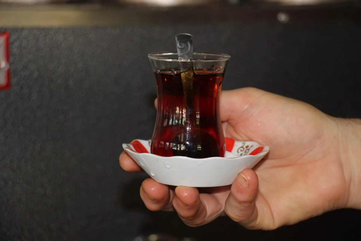 Çay ve su ile geçen çeyrek asır