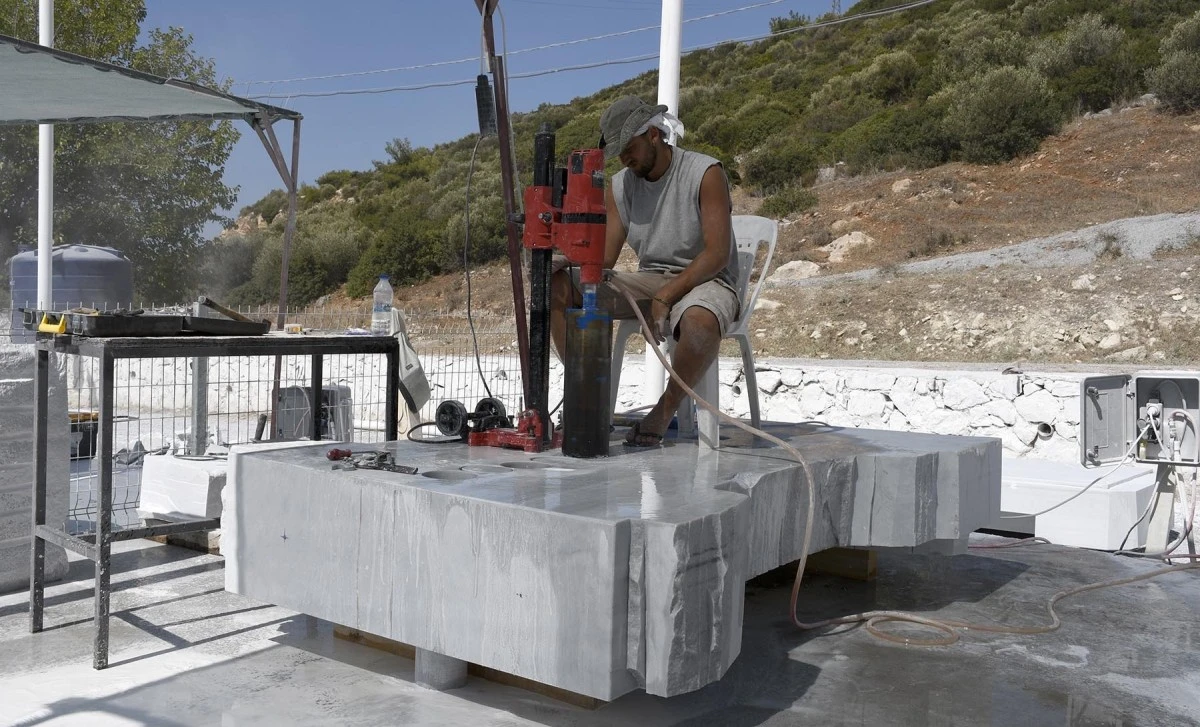 Neopolis’te mermer bloklar şekillenmeye başladı