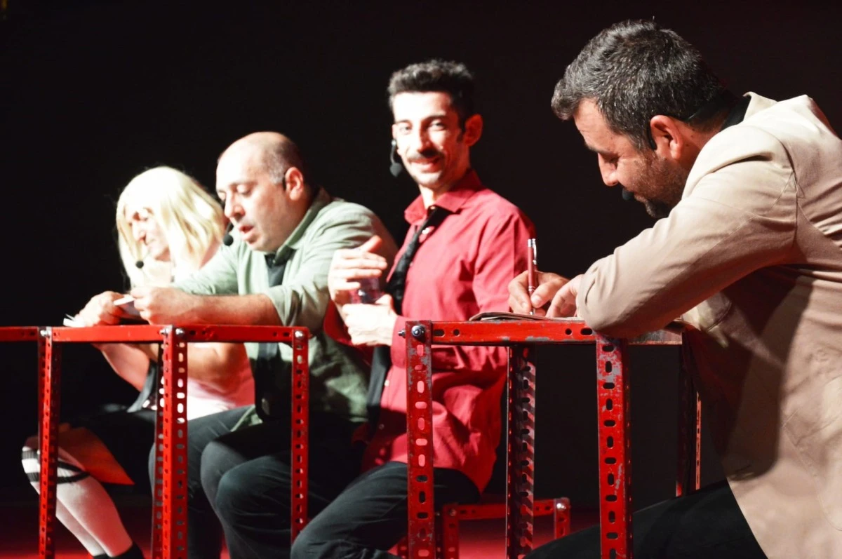 Çine, 'İyi, Kötü Çirkin' oyunuyla doyasıya güldü