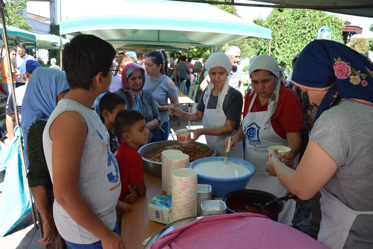 Yüzlerce vatandaş Yenipazar’da sakin bir pazar geçirdi