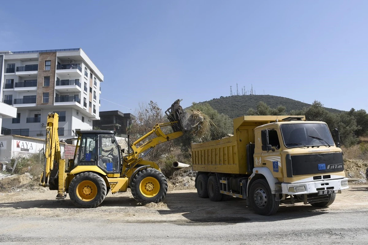 Ege Mahallesi’nin yolları yenileniyor