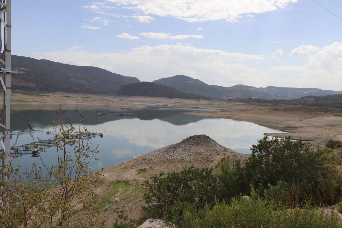 Kemer Barajı kurumaya yüz tuttu