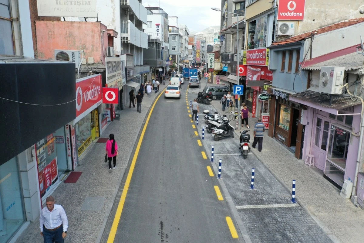 Aydın Büyükşehir Belediyesi Söke İstasyon Caddesi'ni yeniledi
