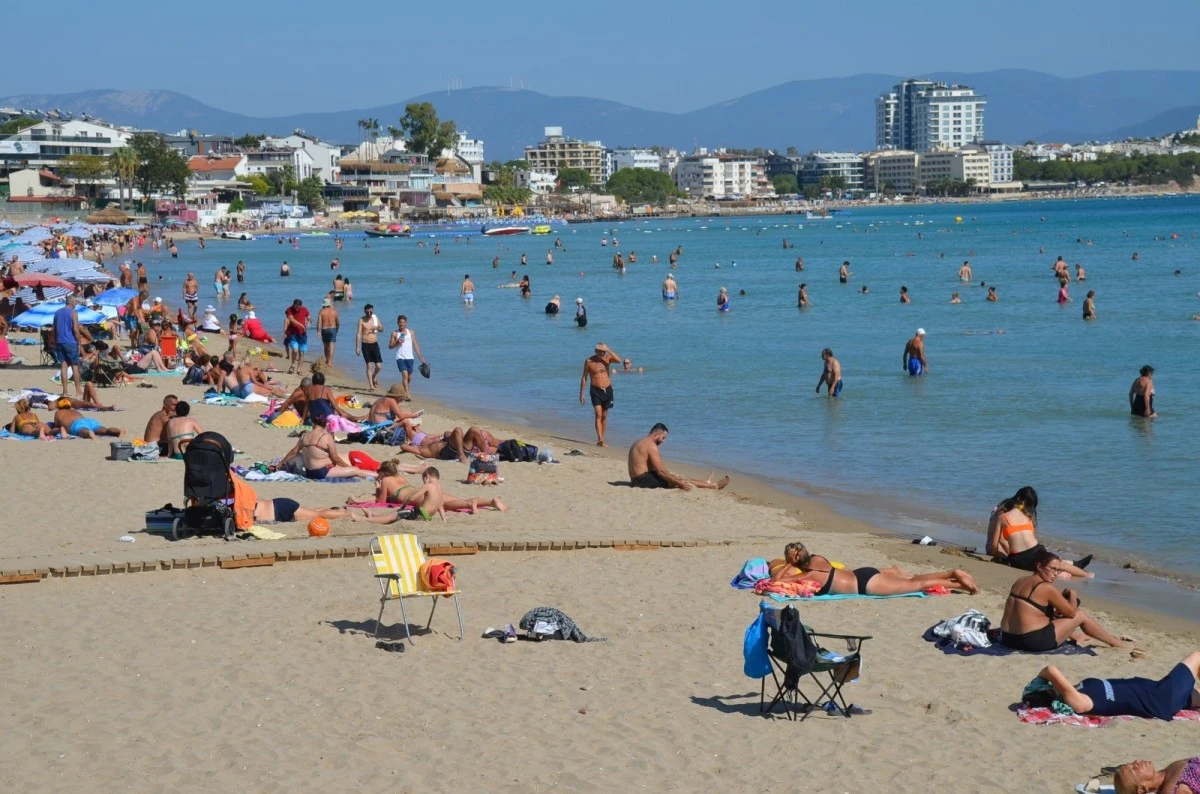 Didim’de Ekim ayında deniz keyfi sürüyor