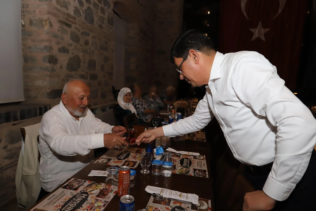 Başkan Özcan, yaşlıları ağırladı