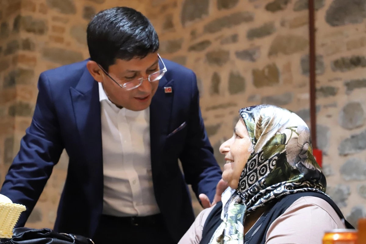 Başkan Özcan, yaşlıları ağırladı
