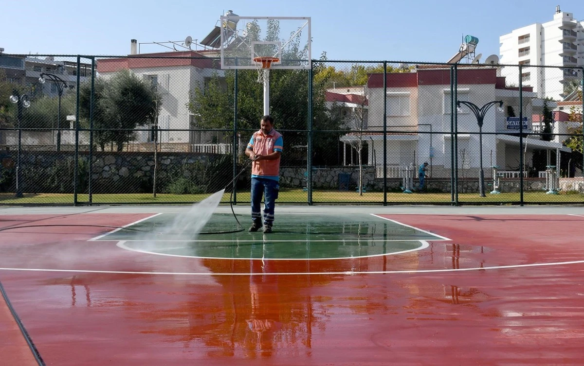 Kuşadası'nda sonbahar temizliği
