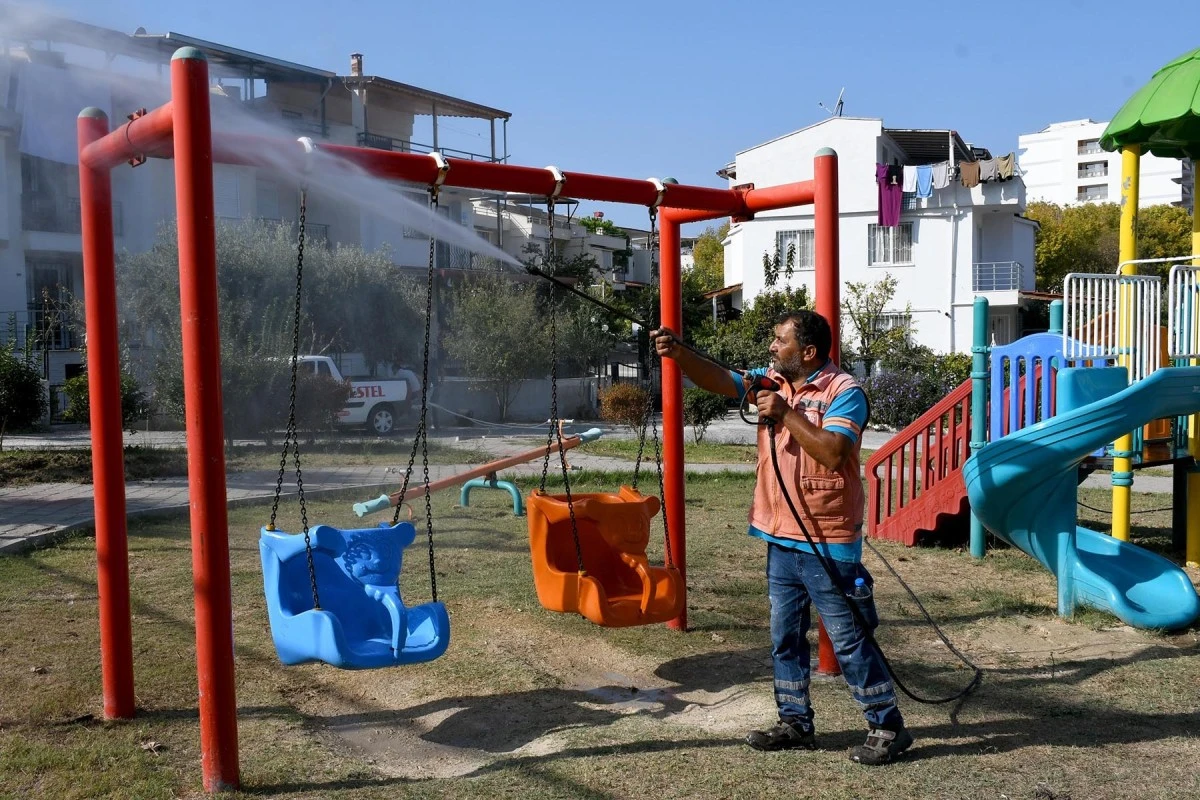 Kuşadası'nda sonbahar temizliği