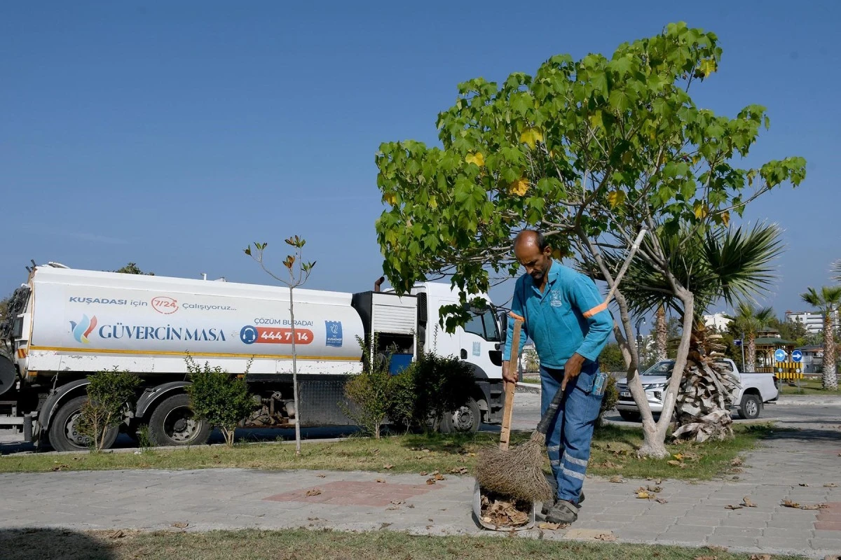 Kuşadası'nda sonbahar temizliği