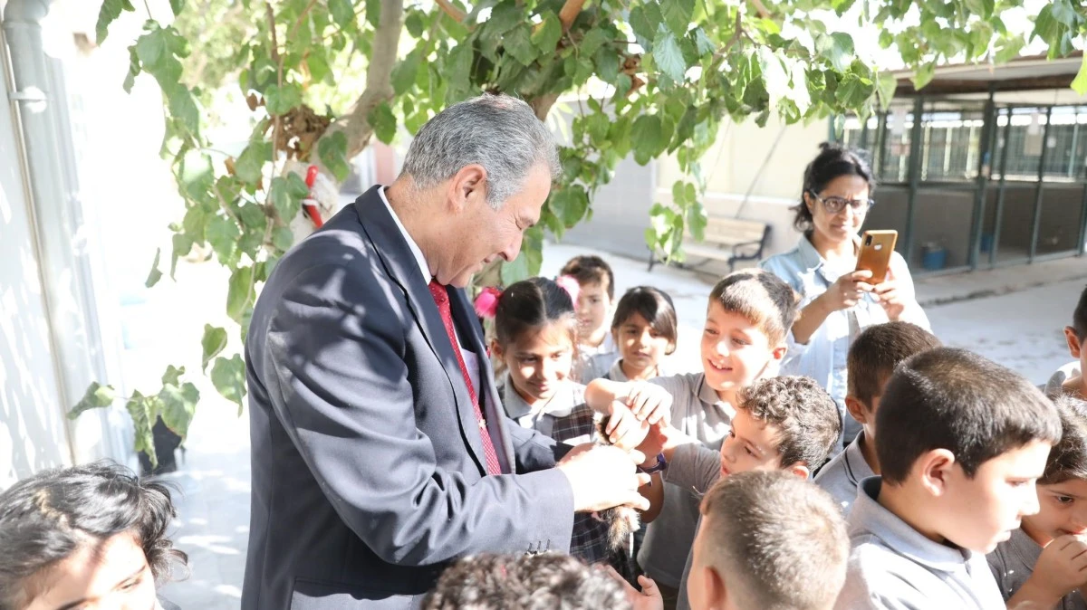 Didim'deki hayvan barınağı minik öğrencileri ağırladı