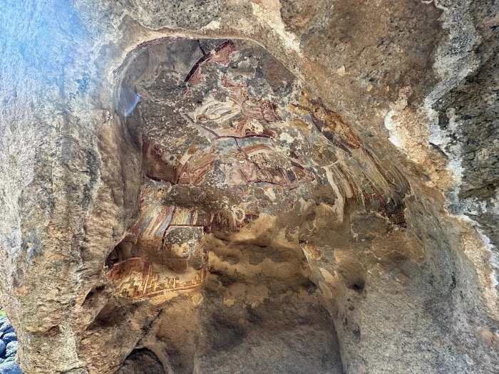 Yaklaşık 1500 yıldır ayakta olan Stylos Manastırı zamana direniyor