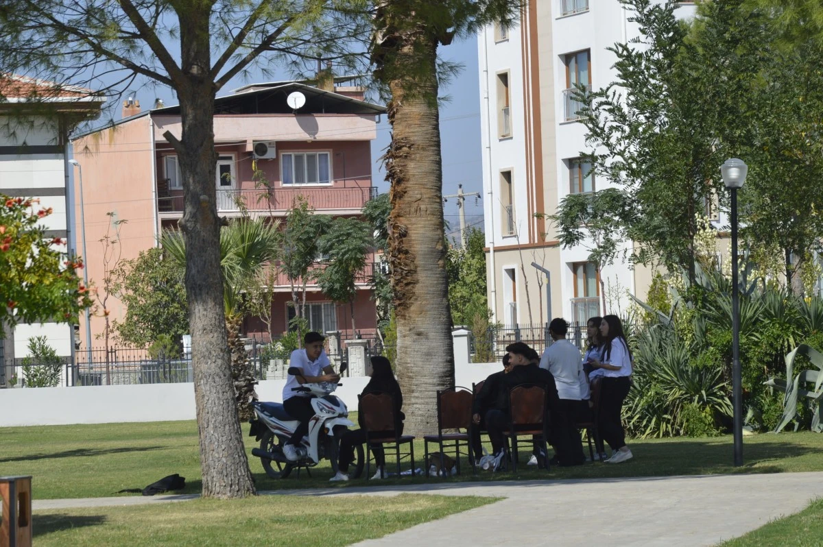 Cumhuriyet Parkı, Çineli öğrencilerin buluşma noktası oldu