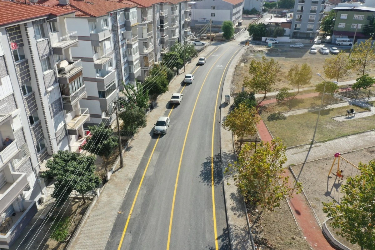 AYDIN BÜYÜKŞEHİR BELEDİYESİ SÖKE MİLLİ EGEMENLİK CADDESİ’Nİ BAŞTAN SONA YENİLEDİ