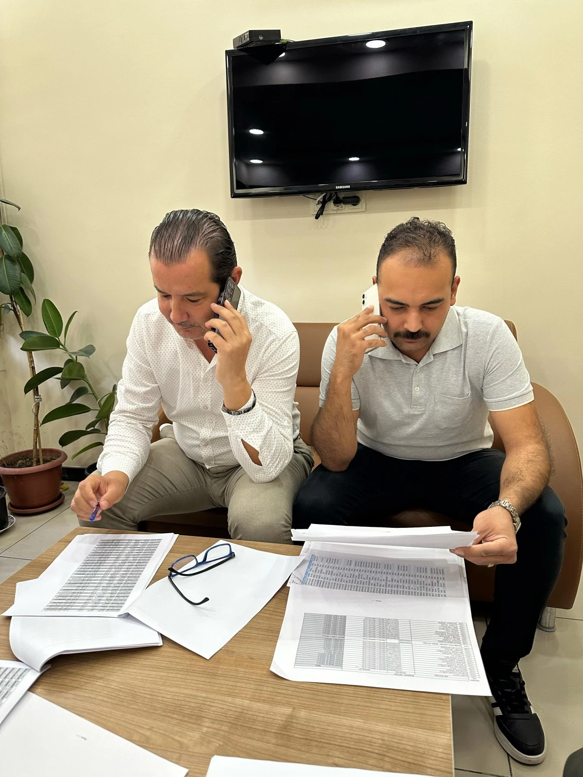 AK Parti Efeler üyelerini tek tek arıyor