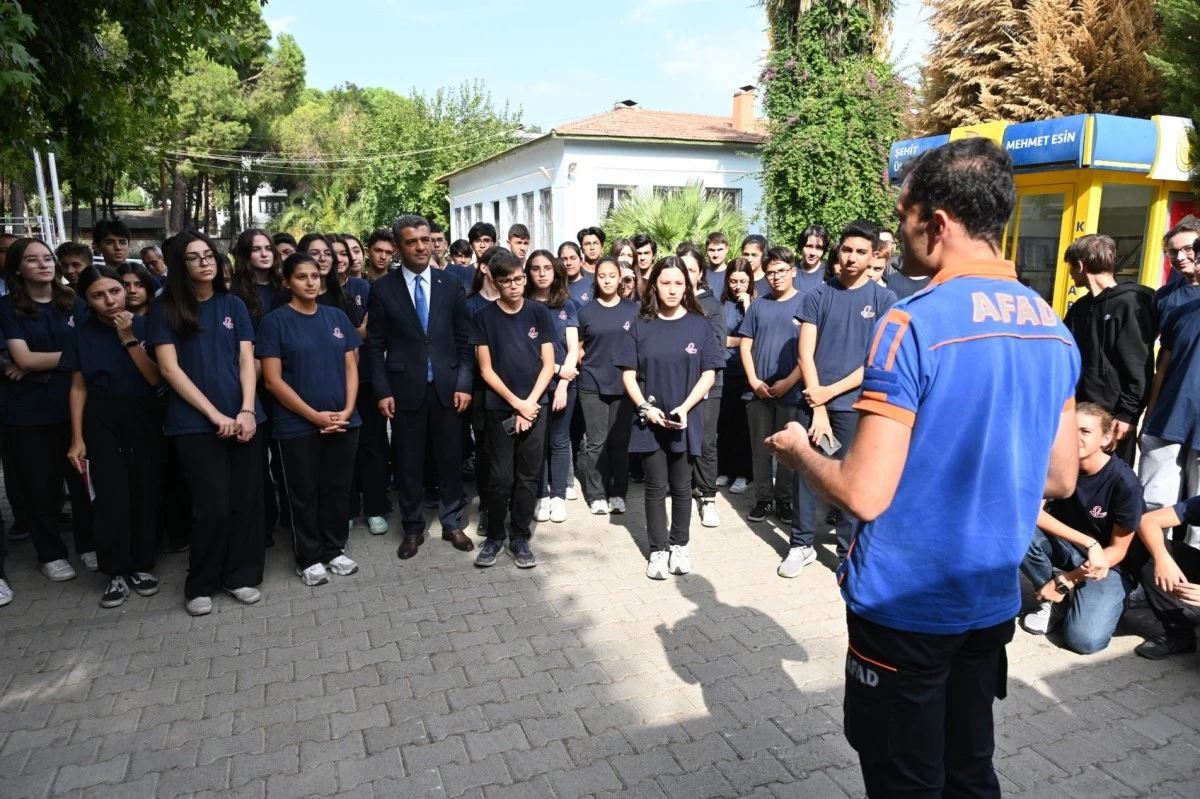 Aydın Lisesi'nde tahliye tatbikatı gerçekleştirildi