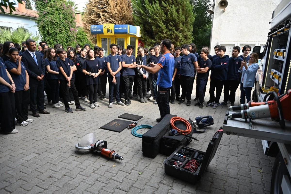 Aydın Lisesi'nde tahliye tatbikatı gerçekleştirildi