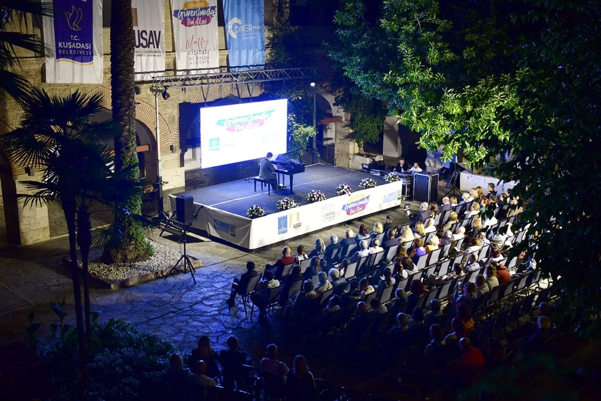 Kuşadası 2023 turizm sezonunda sanatla daha da güzelleşti