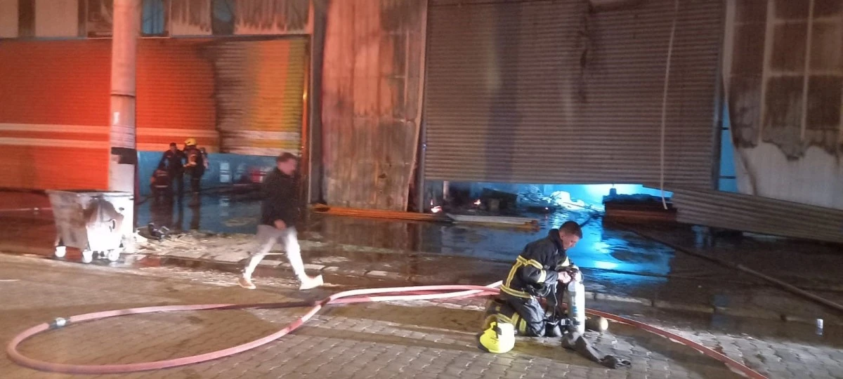 Aydın’daki yangında üç iş yeri zarar gördü