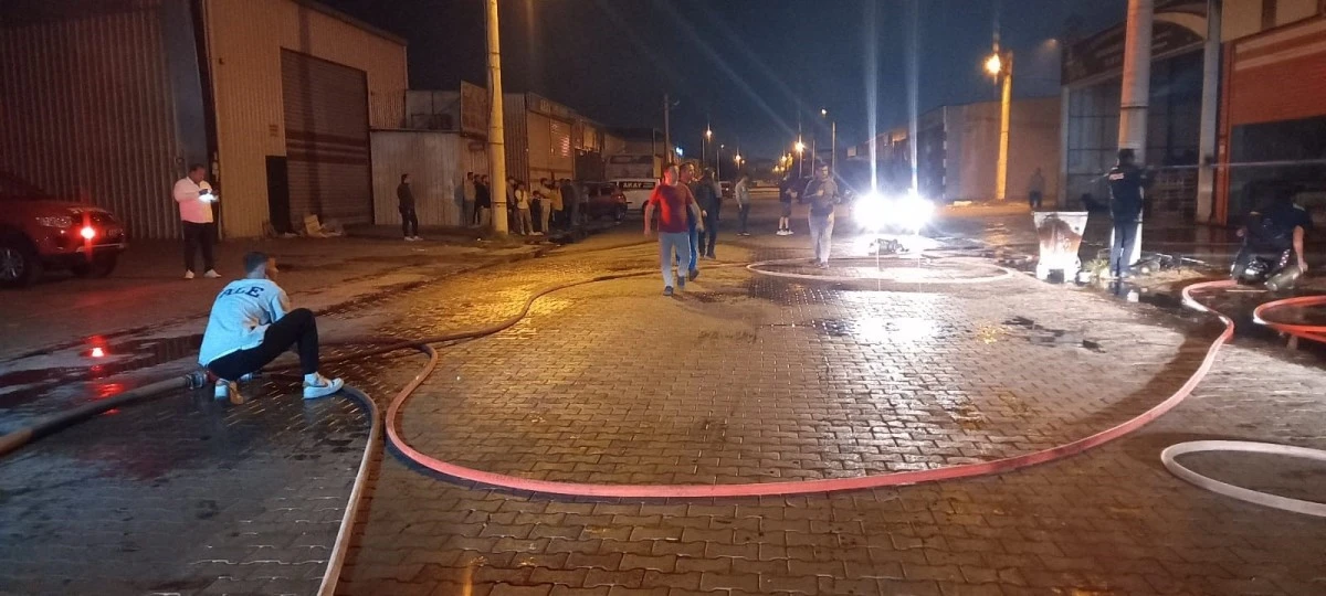 Aydın’daki yangında üç iş yeri zarar gördü