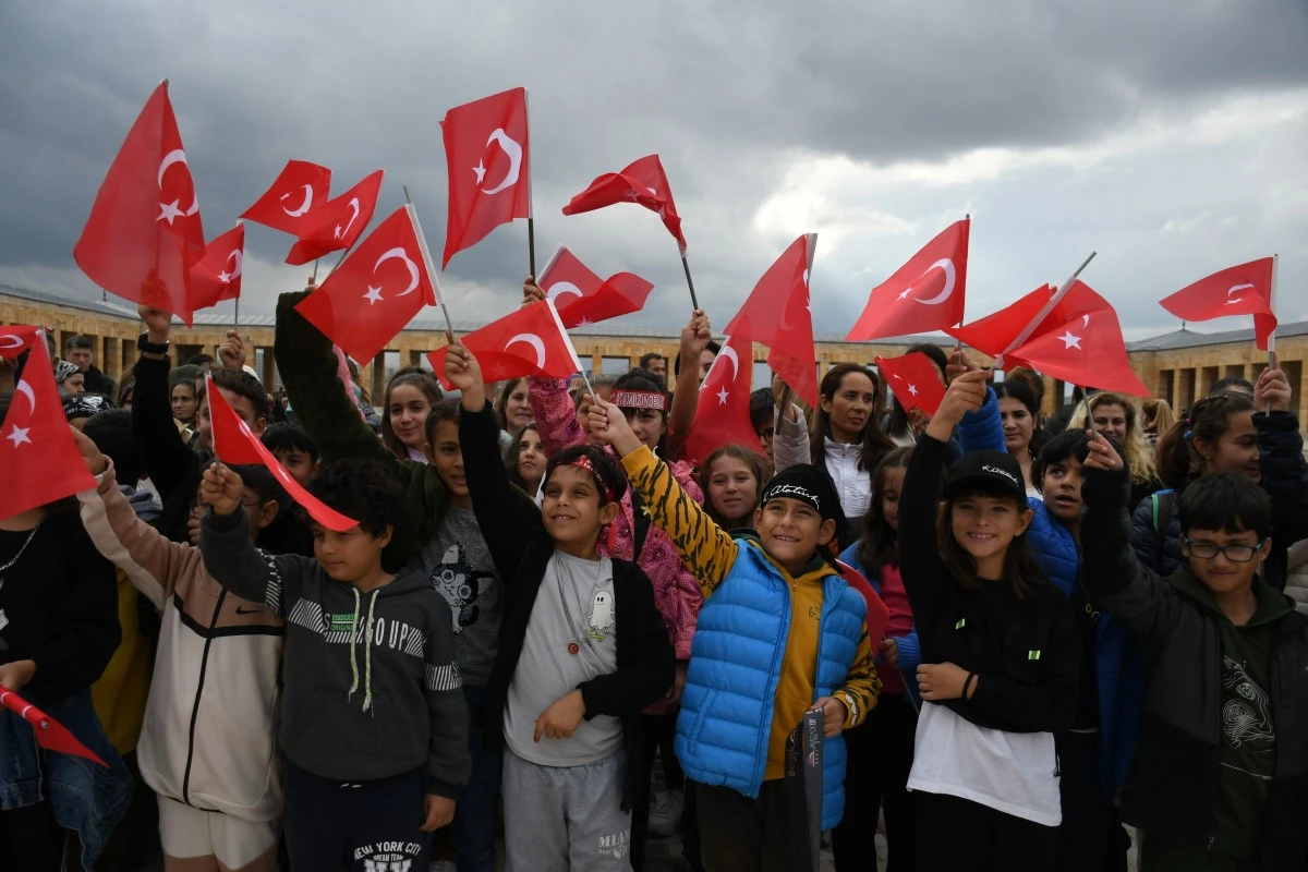 Başkan Günel 100 çocukla birlikte Anıtkabir'i ziyaret etti