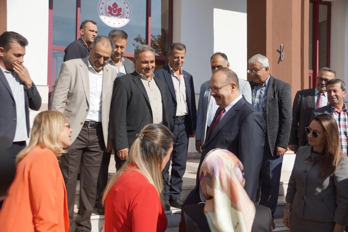 Vali Canbolat muhtarları yalnız bırakmadı