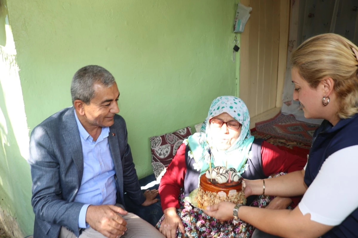 Başkan Kaplan'dan yaşlı çınarlara doğum günü sürprizi