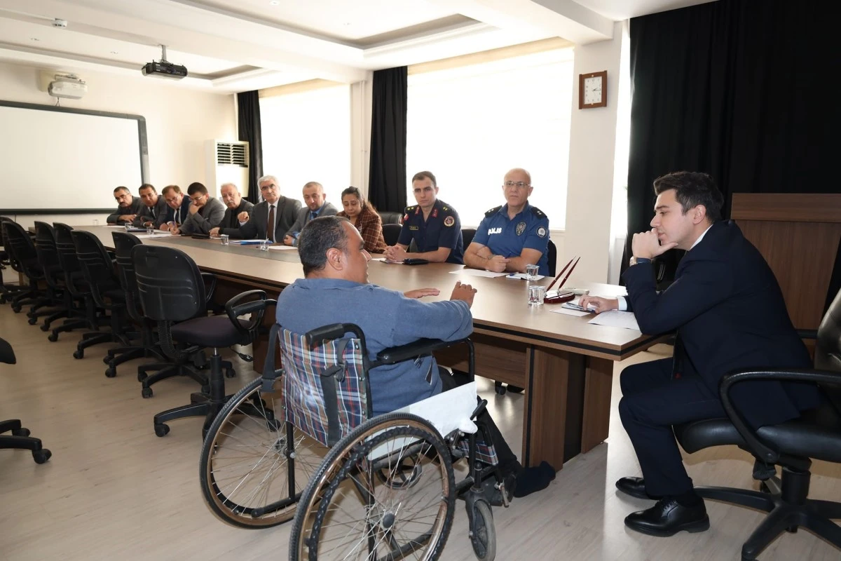 Karacasu Kaymakamı Gündoğdu vatandaşların istek ve şikayetlerini dinledi