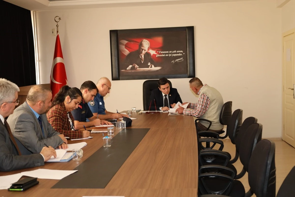 Karacasu Kaymakamı Gündoğdu vatandaşların istek ve şikayetlerini dinledi