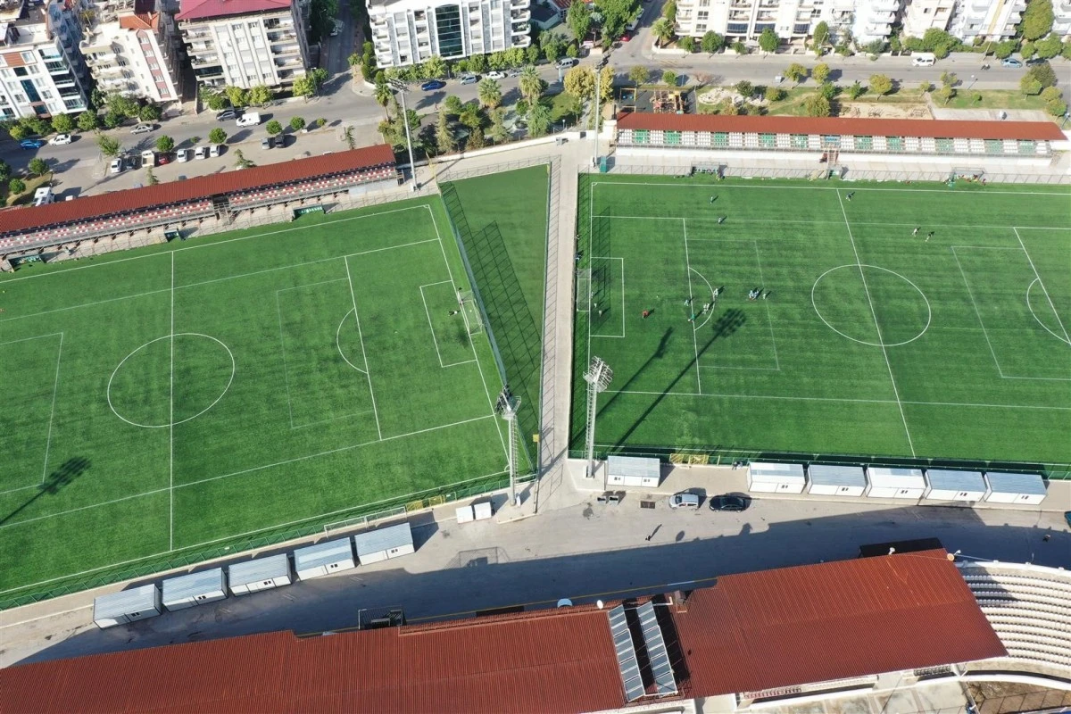 Adnan Menderes Stadyumu'na konteynerler yerleştirildi