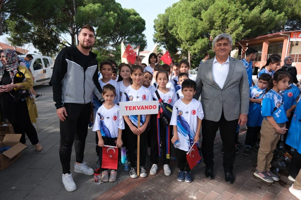 Kuyucak’ta Cumhuriyet Yürüyüşü gerçekleşti