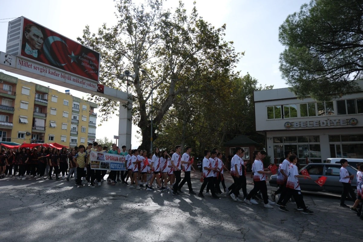 Kuyucak’ta Cumhuriyet Yürüyüşü gerçekleşti