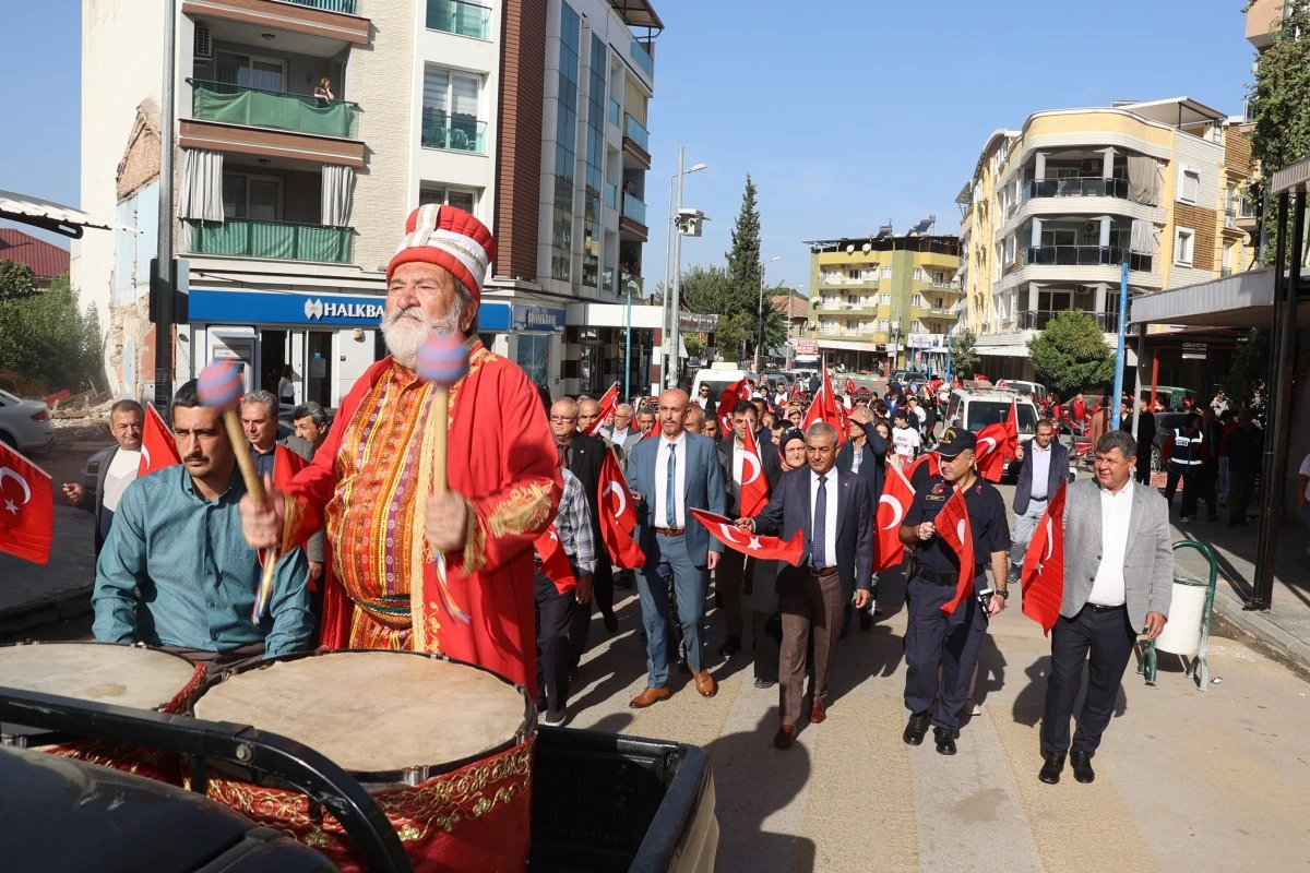 Koçarlı’da Cumhuriyet korteji renkli görüntülere sahne oldu