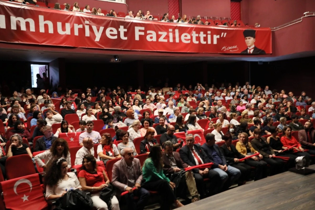 Şehir Tiyatroları 'Anadolu Kadınları' oyunuyla perdelerini açtı