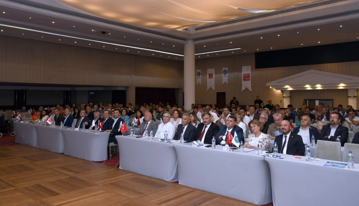 Kuşadası Belediyesi Mevzuat Bilgilendirme Toplantısına ev sahipliği yapıyor