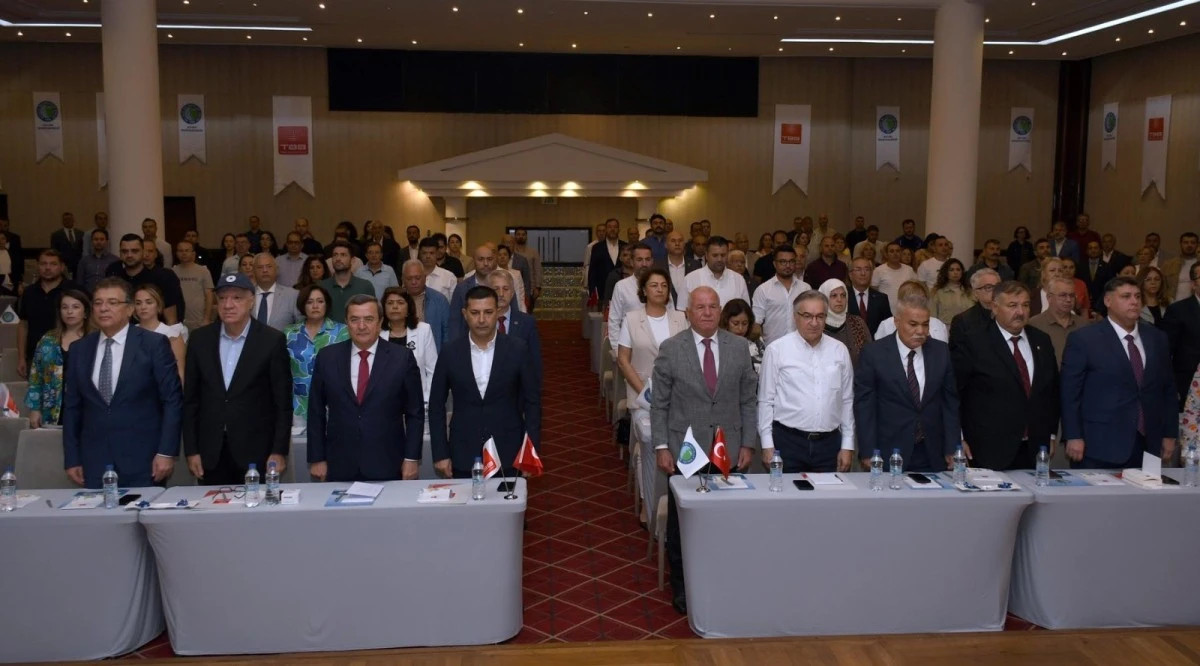 Kuşadası Belediyesi Mevzuat Bilgilendirme Toplantısına ev sahipliği yapıyor