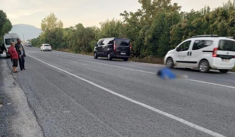 Karşıya geçmeye çalışırken minibüsün çarptığı yaya öldü