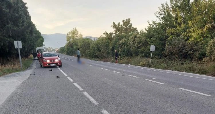 Karşıya geçmeye çalışırken minibüsün çarptığı yaya öldü