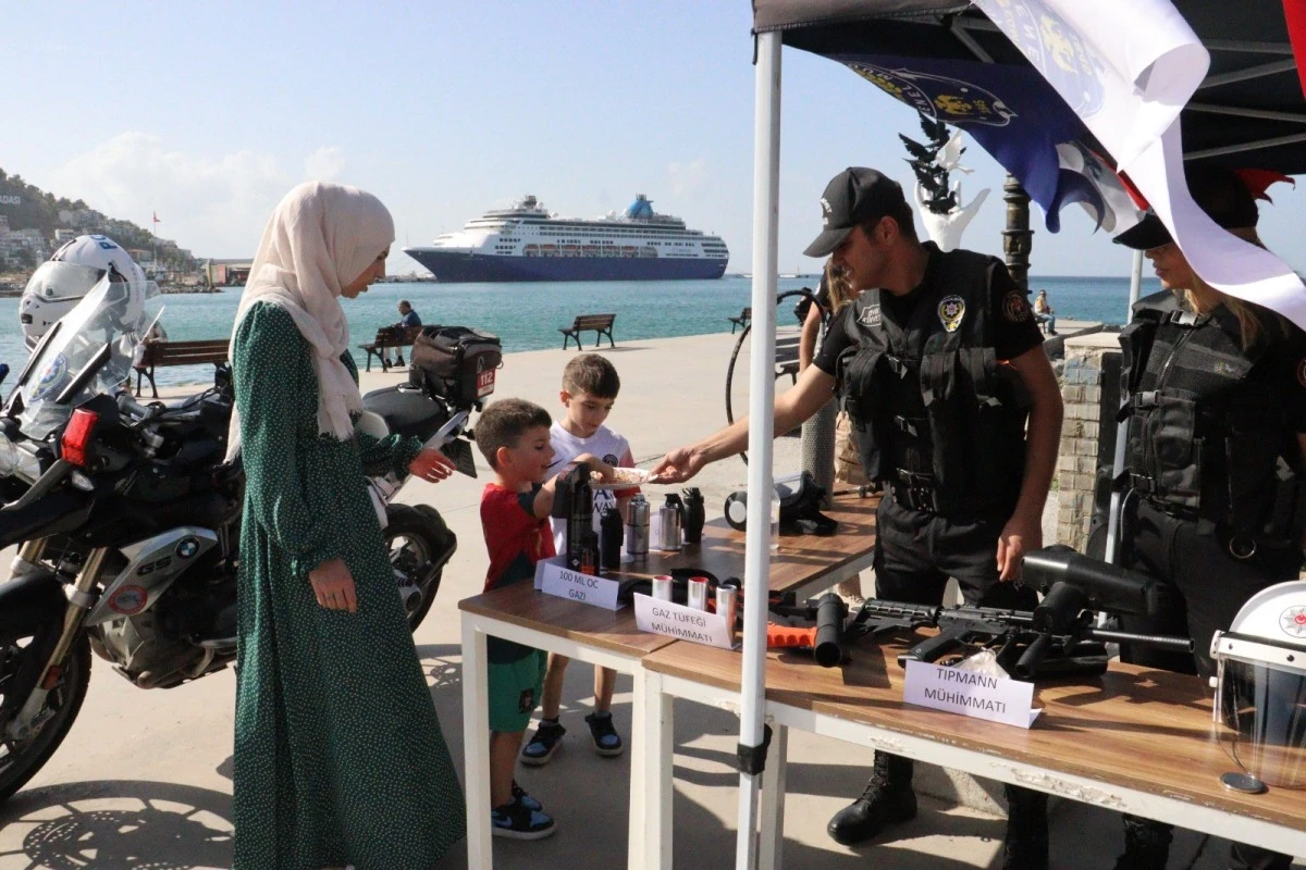 Kuşadası emniyetinden 100. yıla özel sergi