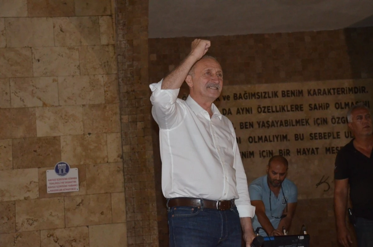 Cumhuriyetin 100. yılında Didim’de 100 kişiyle zeybek gösterisi