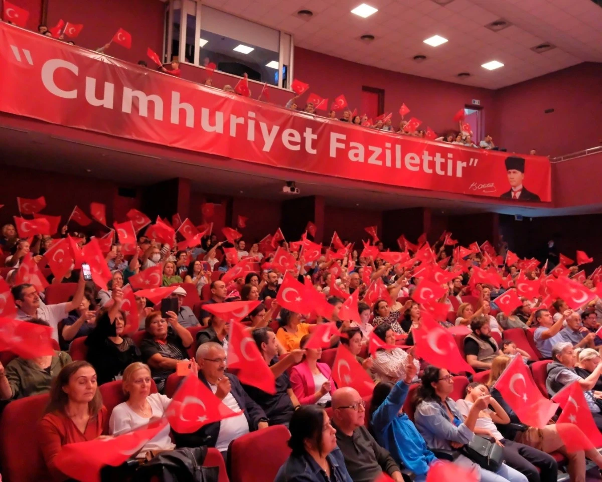 Atatürk'ün sevdiği türküleri hep bir ağızdan söylediler