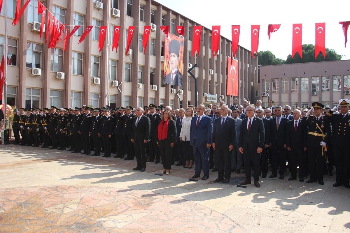 Aydın'da 100. yıl kutlamaları çelenk sunma töreni ile başladı