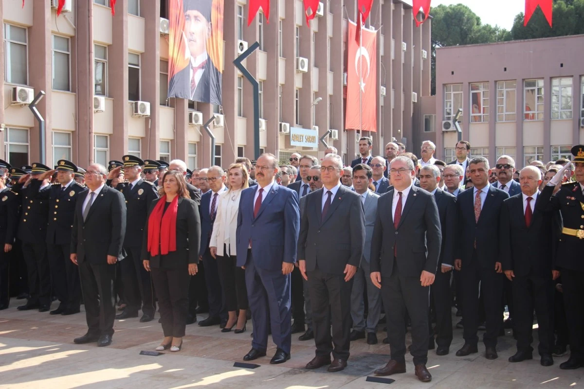 Aydın'da 100. yıl kutlamaları çelenk sunma töreni ile başladı