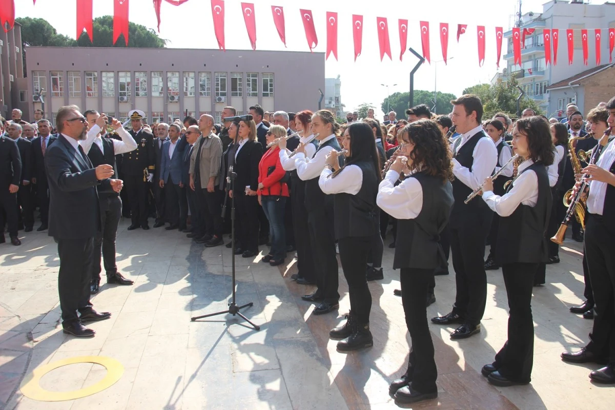Aydın'da 100. yıl kutlamaları çelenk sunma töreni ile başladı