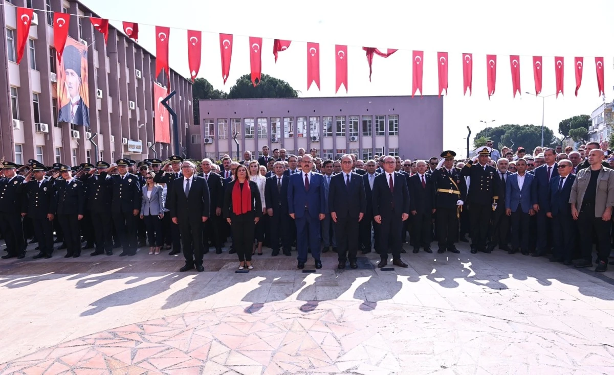 Aydın'da 100. yıl kutlamaları çelenk sunma töreni ile başladı