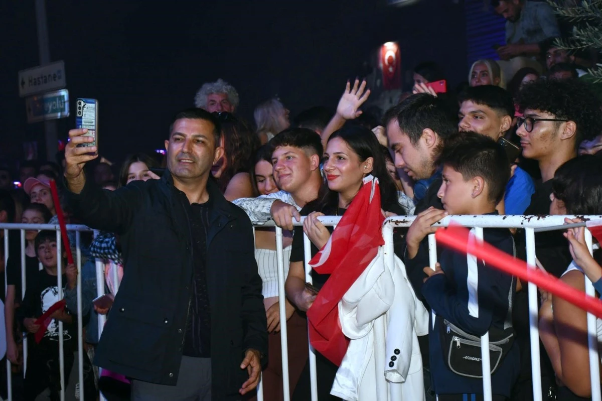 Kuşadası yaza ‘Ceza' konseriyle veda etti